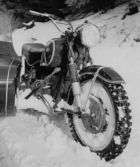 BMW-sidecar-in-snow-2.jpg